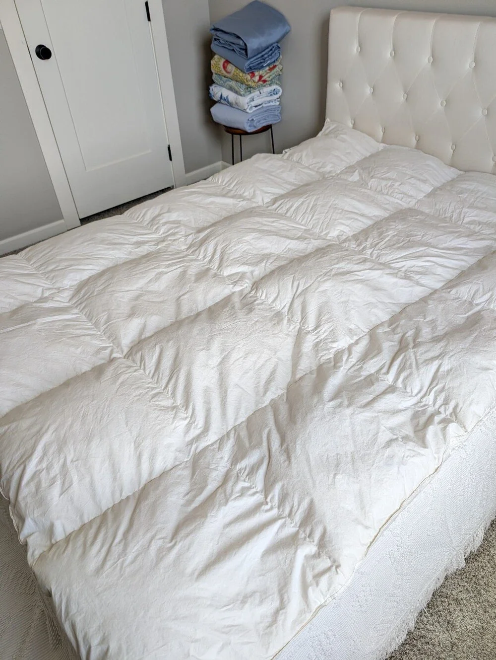 IKEA Hönsbär Twin Cream Beige Quilted Cotton Duck Feathers Down Comforter